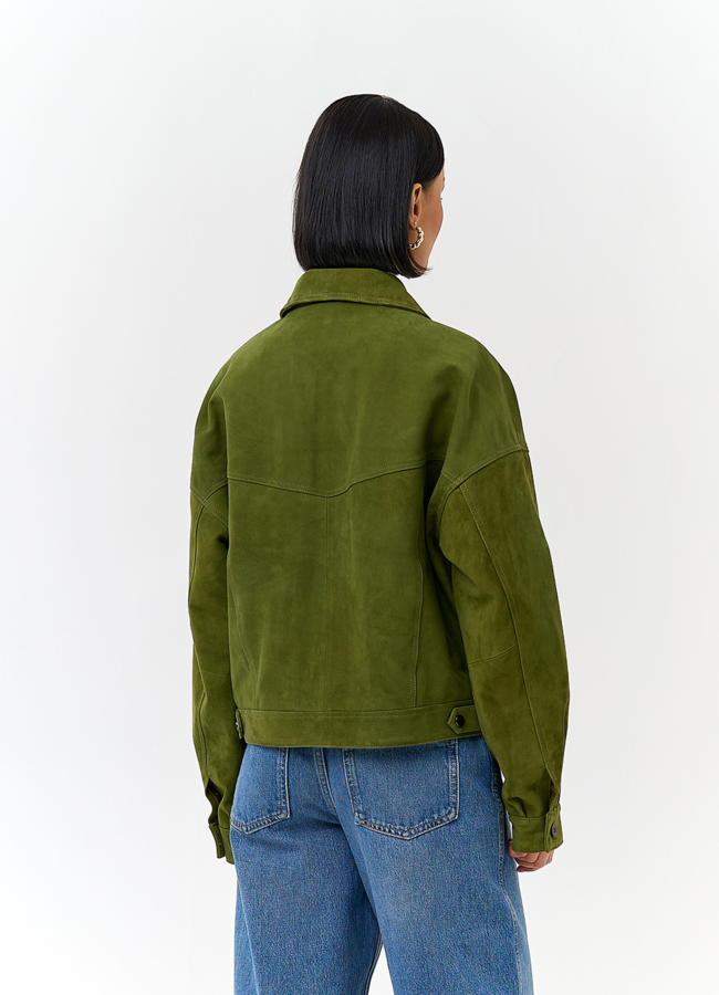 фото Женская куртка из натуральной замши зеленого цвета модель № 32672