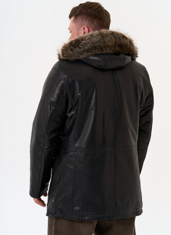 Мужская куртка с капюшоном на мехе из волка