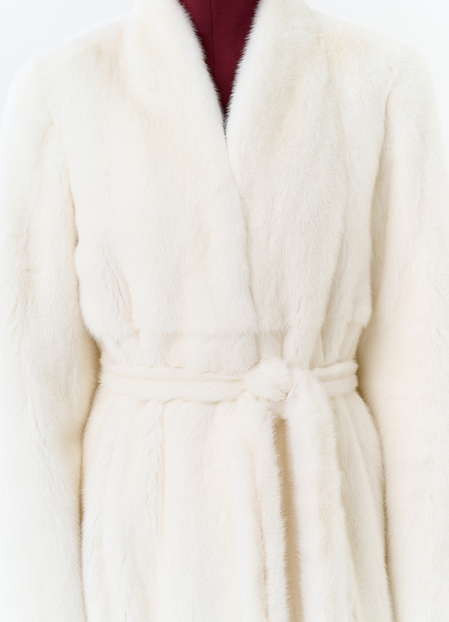 Белая шуба из меха норки с поясом модель № 31320 универмаг малина