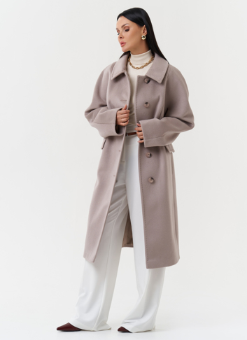 Светлое пальто с поясом