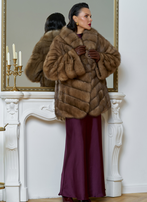 Женская шуба из куницы с воротником шаль
