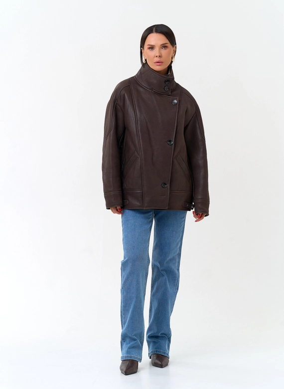 Женская дубленка из натурального меха с воротником стойкой фото
