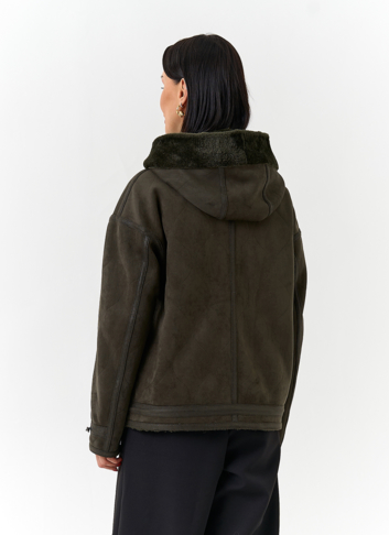 Женская дубленка из эко замши с капюшоном