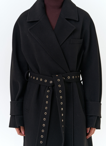 Женское пальто с акцентным поясом