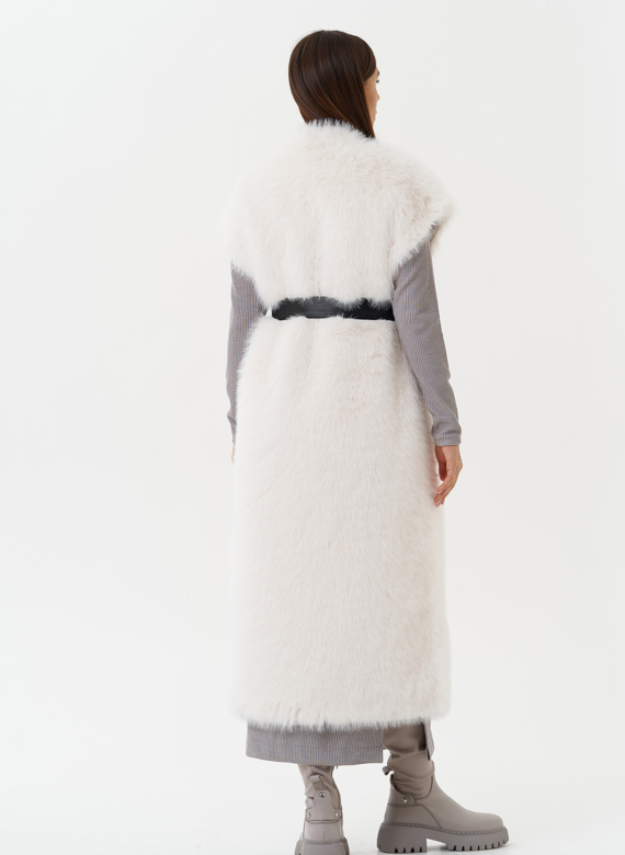 Удлиненный жилет из экомеха