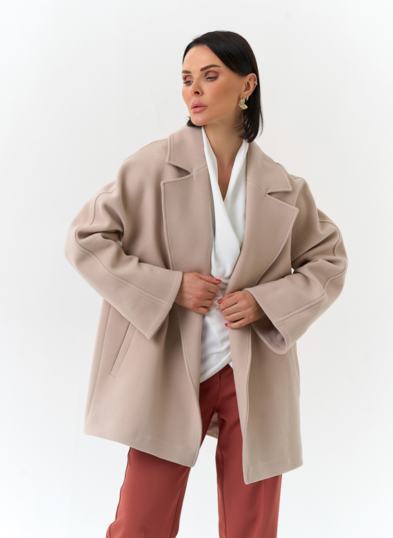 Женское укороченное пальто с английским воротником