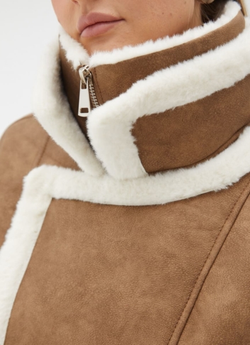 Женская дубленка из эко кожи с воротником стойкой