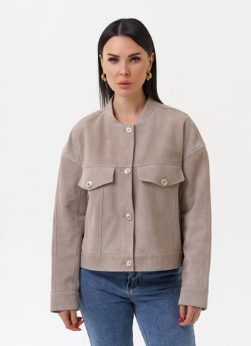 Светлая куртка из замши