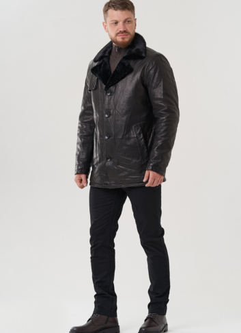 Мужская куртка из натуральной кожи черного цвета 