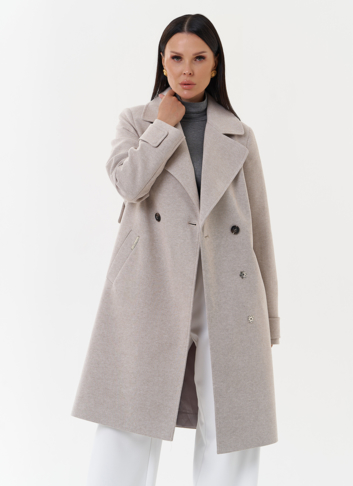 Пальто бежевого цвета с английским воротником