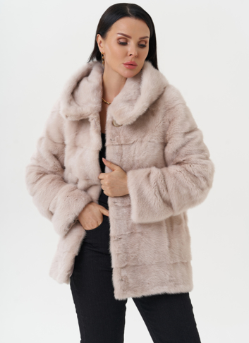 Светлая норковая шуба с капюшоном