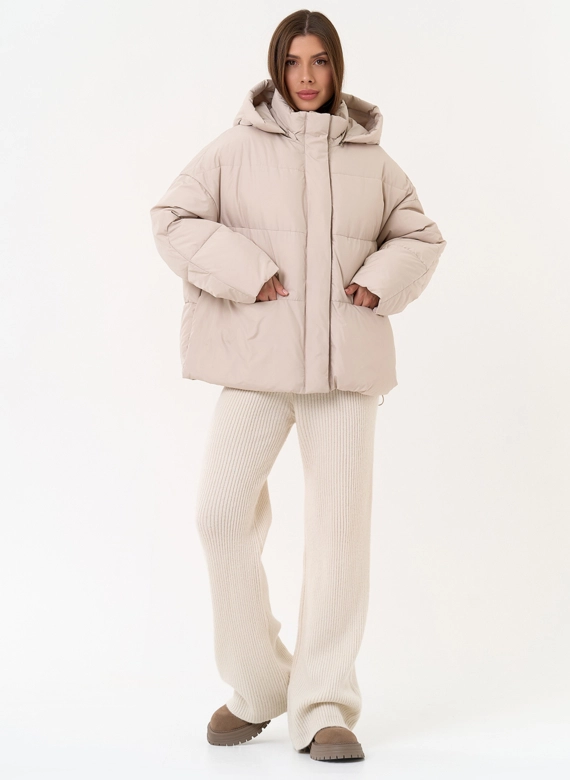 Женский короткий пуховик с капюшоном