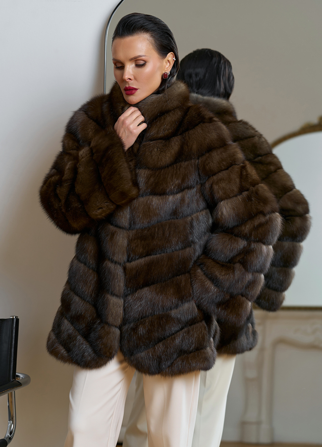 Женская шуба из соболя с воротником стойкой модель № 31773 универмаг малина