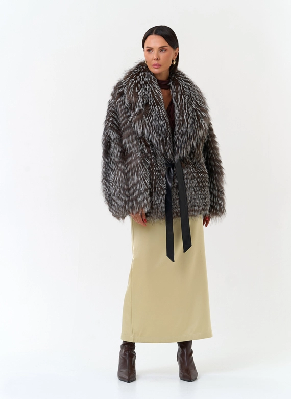 Женская шуба из меха чернобурой лисы фото