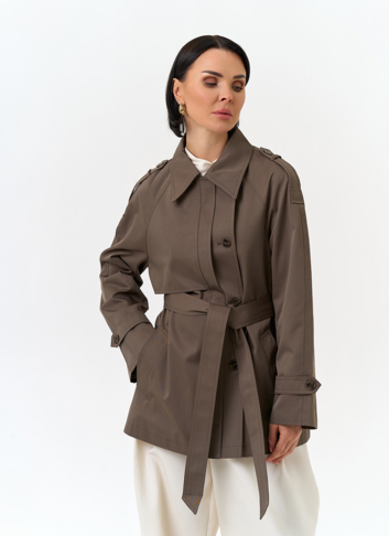 Женский укороченный плащ с поясом