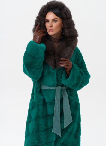 Норковая шуба с капюшоном из меха куницы