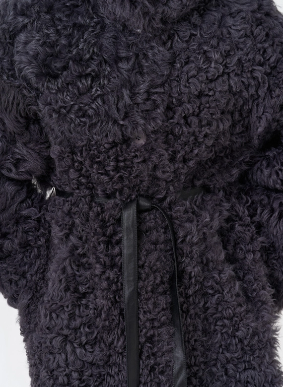 Женская двухсторонняя дубленка с декоративным поясом