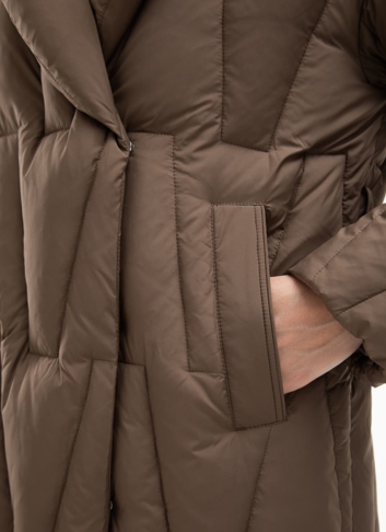 Женский пуховик с английским воротником