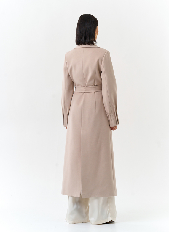 Женское светлое пальто с поясом