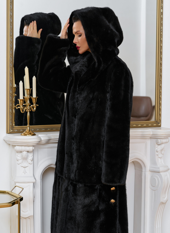 Женская шуба из скандинавской норки с капюшоном