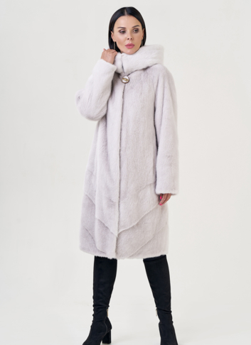 Светлая шуба из норки с капюшоном