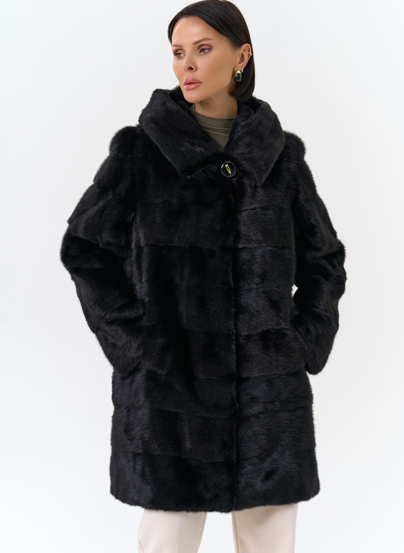 Шуба из норки с капюшоном черного цвета