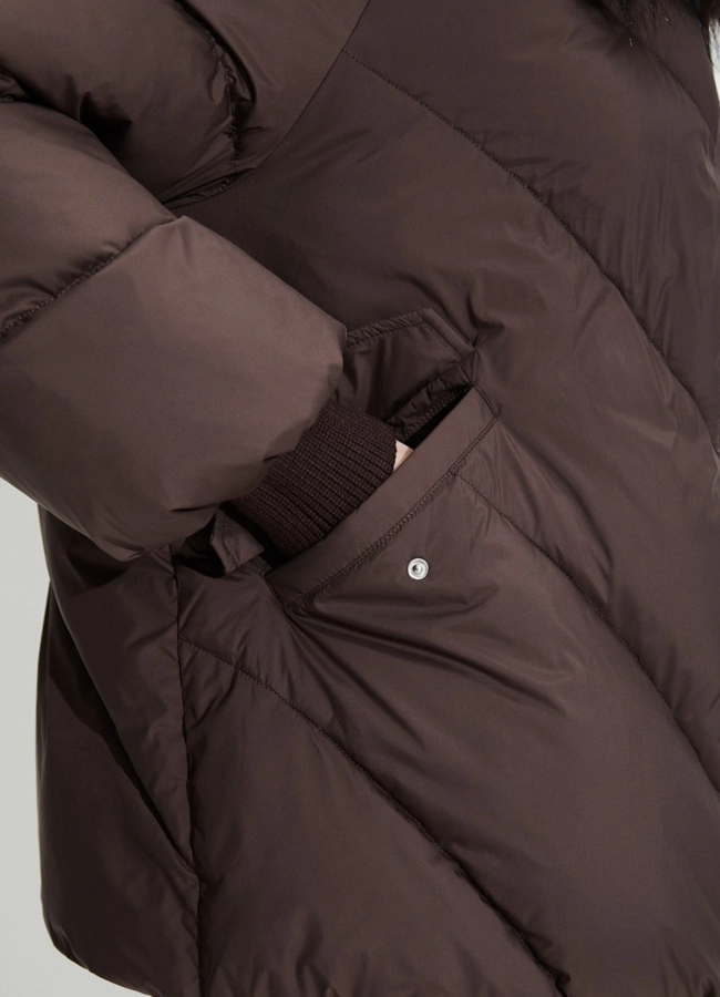 Женский пуховик с мехом енота на капюшоне модель № 33754 универмаг малина фото