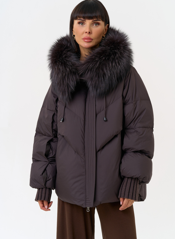 Женский пуховик с капюшоном из меха чернобурки