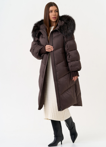 Женский пуховик с капюшоном из меха чернобурки