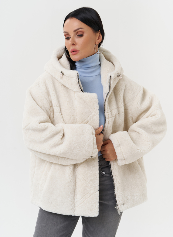 Куртка из эко меха с капюшоном