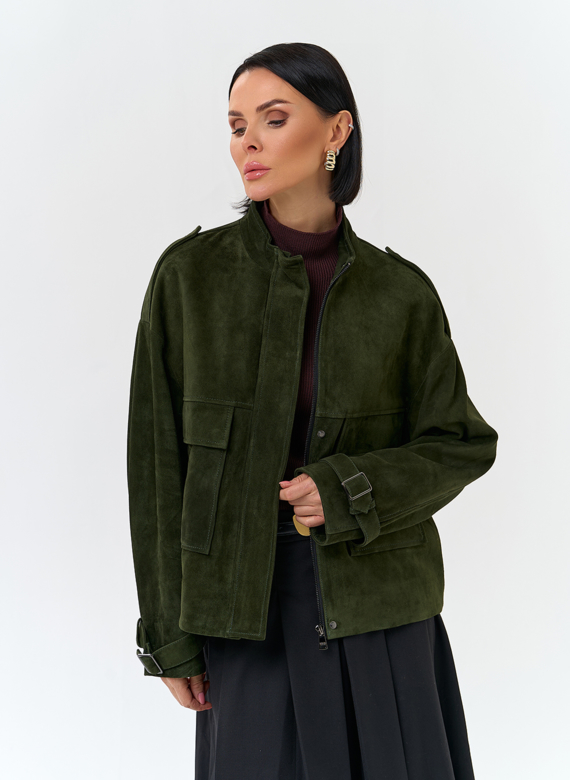 Женская куртка из натуральной замши зеленого цвета
