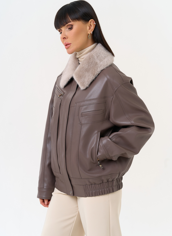 Женская утепленная куртка из эко кожи в бежевом цвете