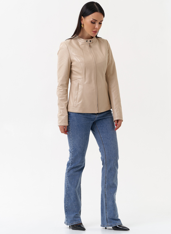 Светлая кожаная куртка