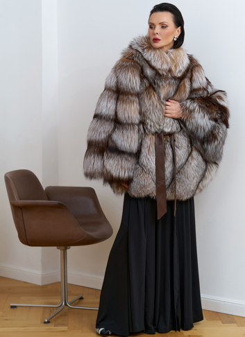 Шуба из меха лисы с поясом