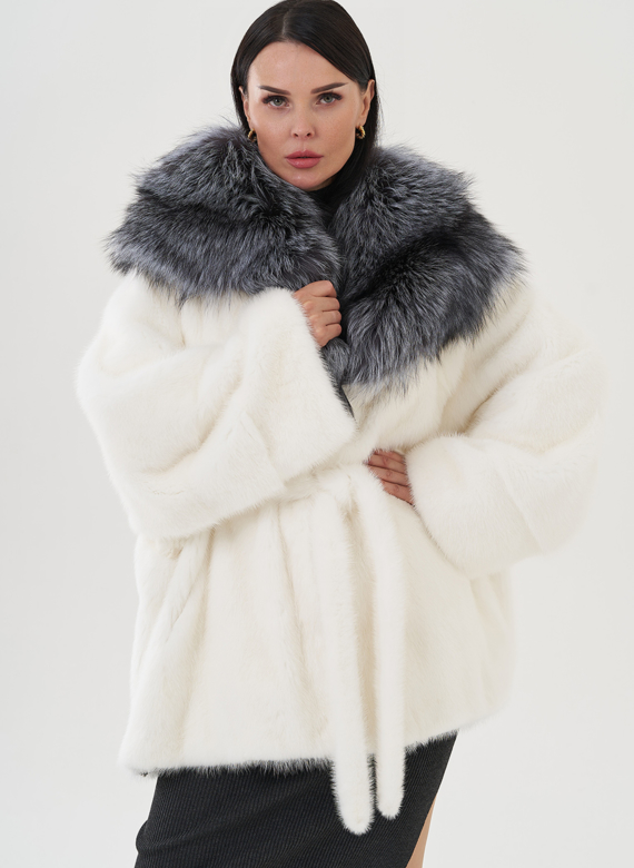 Шуба из норки белого цвета