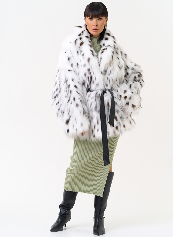 Белая шуба из меха лисы с поясом