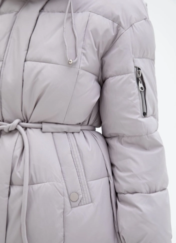 Женский пуховик с капюшоном 