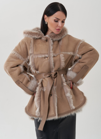 Женская дубленка с капюшоном