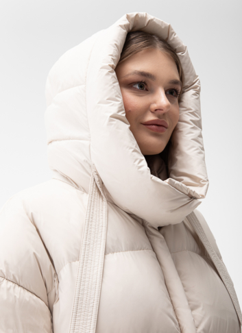 Женский пуховик с капюшоном 