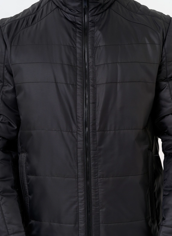 Мужская куртка с воротником стойкой